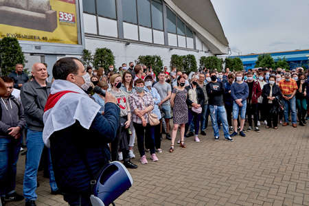 June 7 2020 Minsk Belarus Rally when the leader of the opposition wrapped in a flag with a microphone speaks to the peopleのeditorial素材