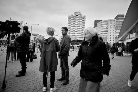 June 14 2020 Minsk Belarus A camera and a masked female reporter talk to a man on the streetのeditorial素材