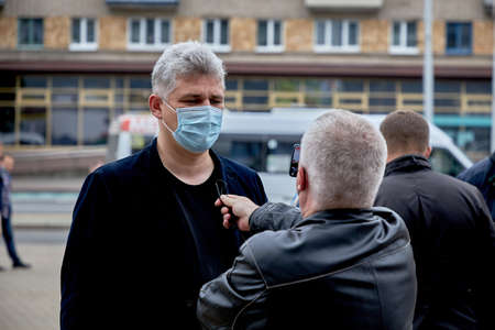 June 14 2020 Minsk Belarus Close-up of a blogger interviewing a presidential candidate in the squareのeditorial素材