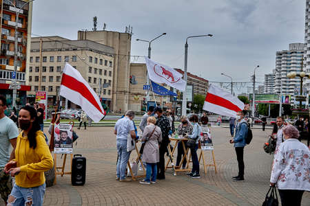 June 7 2020 Minsk Belarus Many people standing in line leave their signatures for the opposition presidential candidate among the opposition flagsのeditorial素材
