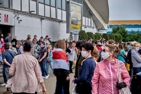 June 7 2020 Minsk Belarus Many active people gathered on the square protesting against the current governmentのeditorial素材