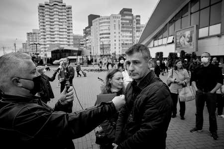 June 14 2020 Minsk Belarus Interview of a blogger with a person among people on the streetのeditorial素材