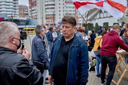 June 14 2020 Minsk Belarus A man videotapes a presidential candidate on the streetのeditorial素材