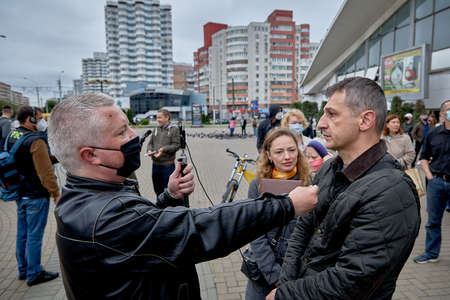 June 14 2020 Minsk Belarus An opposition blogger asked questions of a man among people on the streetのeditorial素材