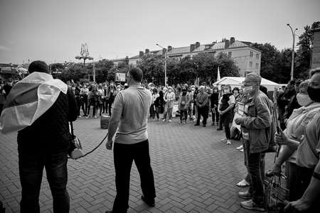 June 7 2020 Minsk Belarus A rally when a man took the microphone from an opposition representative to express his opinion about the existing governmentのeditorial素材