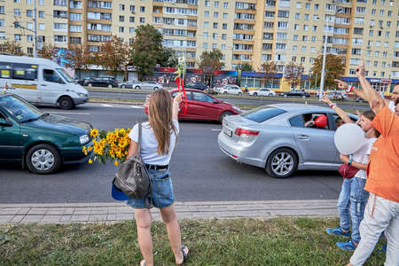 August 15 2020 Minsk Belarus Many people stand by the roadside to protest against violenceのeditorial素材