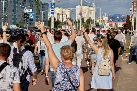 August 15 2020 Minsk Belarus Many people stand by the roadside to protest against violenceのeditorial素材