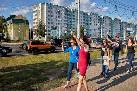August 15 2020 Minsk Belarus Many people stand by the roadside to protest against violenceのeditorial素材