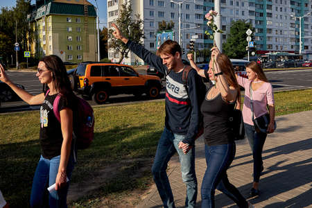 August 15 2020 Minsk Belarus Many people stand by the roadside to protest against violenceのeditorial素材