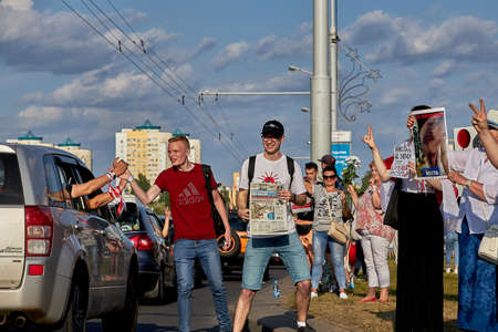 August 15 2020 Minsk Belarus Many people stand by the roadside to protest against violenceのeditorial素材