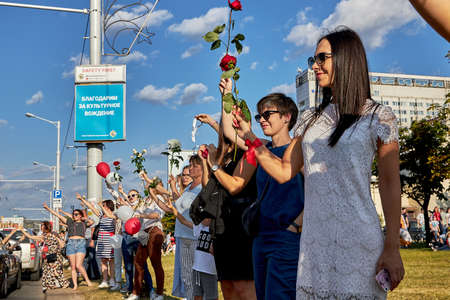 August 15 2020 Minsk Belarus Many people stand by the roadside to protest against violenceのeditorial素材