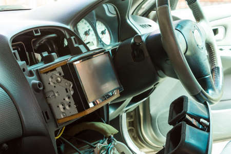 Checking the car audio, Car service.