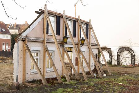 Hannover, Lower Saxony, Germany  - January 11, 2020: Facade  of an old house. The house is demolished and it is going to be rebuild. Symbol for monument conservation.のeditorial素材