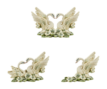 AN image of two ceramic swans on flowers as heart sign mean loveの写真素材