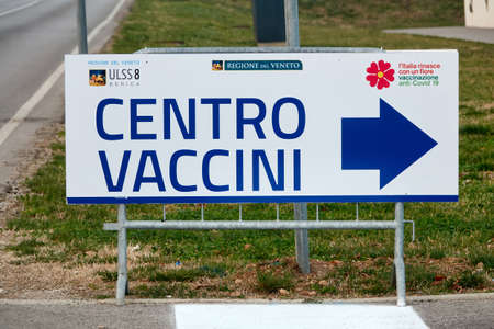 Trissino. Vicenza / Italy - 03-05-2021: Sign with arrow reading "Corona Covid-19 vaccination center" of the Italian Veneto region. Text sign in Italianのeditorial素材