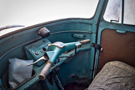 06-11-2020 Vicenza, Italy: Piaggio Ape 500 MP. Handlebar of abandoned tiny vintage car, old school,, Italian designのeditorial素材