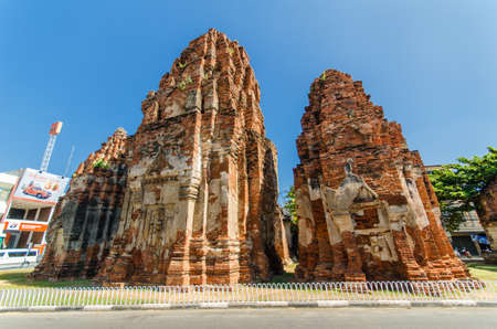 Lopburi, Thailand - January 2, 2016: Prang Khaek the architecture of historic ancient Khmer Bayon style in Lopbiri, Thailand.のeditorial素材