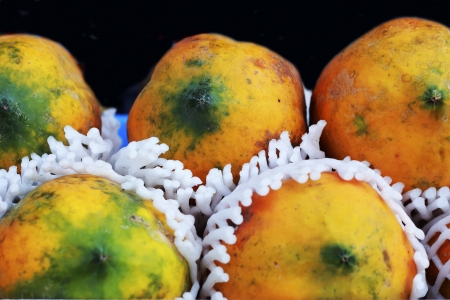 Ripe papaya in the marketの写真素材