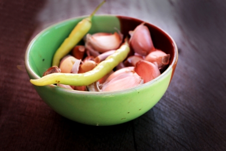Fresh garlic and green chillies in a cup.の写真素材