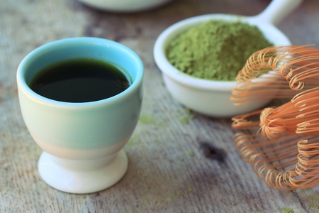 hot green tea with powder