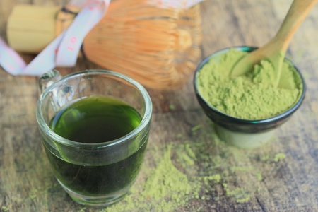 hot green tea with powder