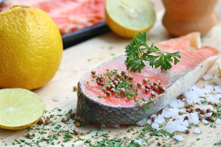 raw slice of salmonの写真素材