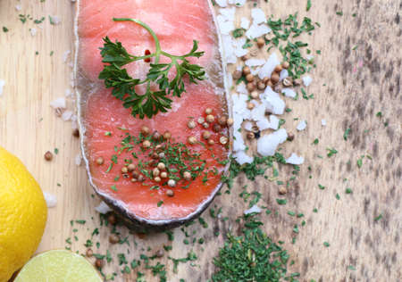 raw slice of salmonの写真素材
