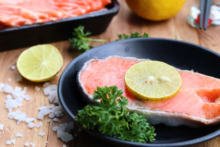 raw slice of salmonの写真素材