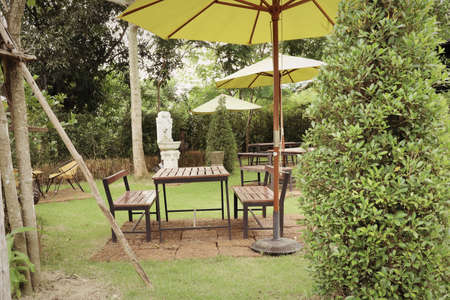 Sitting table at the yard
