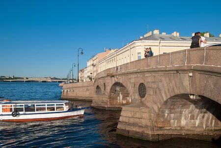 People on The Pracheshny Bridge. St Petersburg. Russiaのeditorial素材