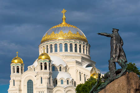 Kronstadt, Saint Petersburg, Russia - June 24, 2020: Fragment of Monument to Russian vice-admiral Stepan Makarov and Saint Nicholas Naval Cathedral in the backgroundのeditorial素材