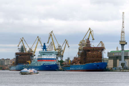 Saint-Petersburg, Russia - August 11, 2020: Hydrofoil tour boat sails past the Baltic Plant and nuclear icebreakers Arctic, Siberia and Uralのeditorial素材