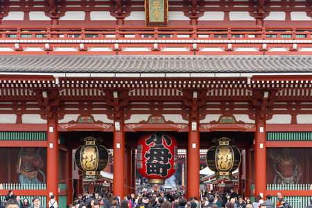 TOKYO, JAPAN - November 19, 2018:  Tourists at The Hozomon Gate or entrance of  Sensoji Temple in Asakusa. Most popular attraction and oldest Temple in Tokyo.のeditorial素材