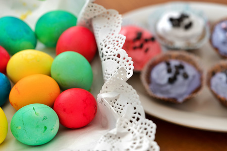 Paschal Easter Eggs and Cup Cake Photoの写真素材