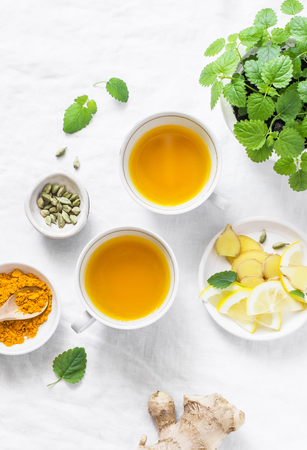 Turmeric, ginger anti-inflammatory green tea.  Healthy detox drink on light background, top viewの写真素材