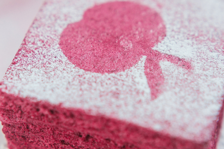 Red pastila piece covered with sugar powder top macro viewの写真素材