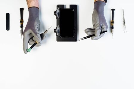 Man Hand Repair Smart Phone Broken Display Topの写真素材