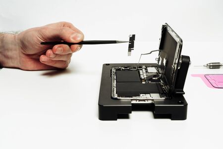 Repairman Assemble Disassembled Open Smartphoneの写真素材