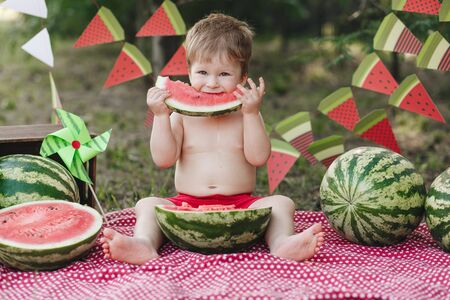 Happy Child Boy Eating Watermelon Outdoorsの写真素材