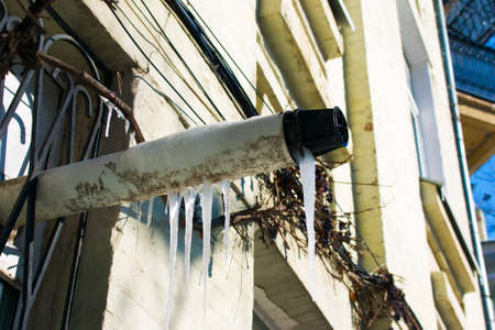 Problem of air conditioning ventilation in winter, icing of outlet pipe. Ventilation pipe covered...