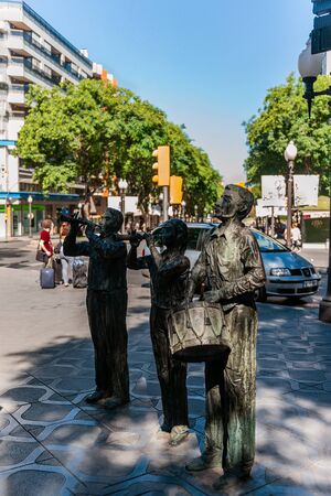 Tarragona, Spain-August 9, 2013: monument of the Castellers on Rambla Nova, Catalonia. Attractions In Catalonia. Monument of human figures.のeditorial素材