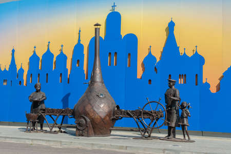 July 28, 2020: sculpture dedicated to a Baker in Vladimir, Russia. Cultural and tourist object of the Golden Ring of Russia.のeditorial素材