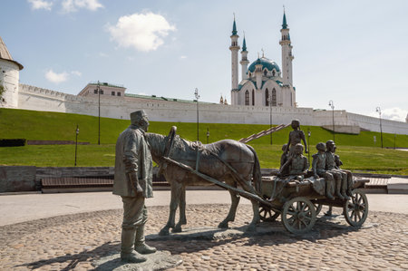 KAZAN, RUSSIA - JUNE 1, 2023: Monument to Asgat Galimzyanov, Kazan philanthropist and famous patron of the arts of Tatarstan, near the Kazan Kremlin.のeditorial素材