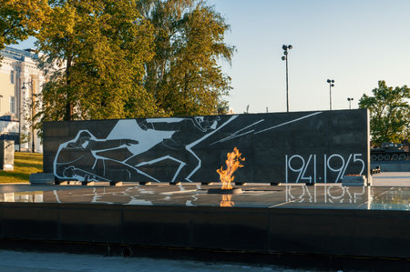 Nizhny Novgorod, Russia - May 29, 2023 The memorial monument with eternal flame on the territory of the Kremlin. Dedicated to the fallen people of Gorky.のeditorial素材