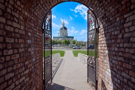 Kolomna, Moscow region, Russia, 25.04.2025. The Church of Michael the Archangel. View from the Kremlin wall to October Revolution Streetのeditorial素材