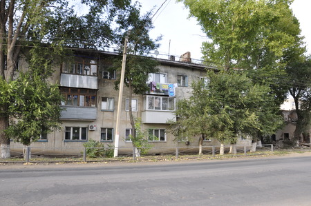 Pugachev, Saratov region, Center of Russia. August 1, 2017. Old house and green trees on the town streetのeditorial素材