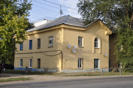 Pugachev, Saratov region, Center of Russia. August 1, 2017. Old house and green trees on the town streetのeditorial素材