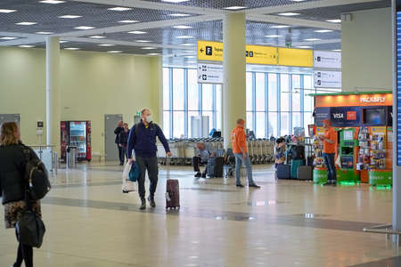 European redbeard man is in protective medical mask in airportのeditorial素材