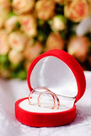 Gold rings on background of a bouquet of roses. Shallow DOF, selective focusの写真素材