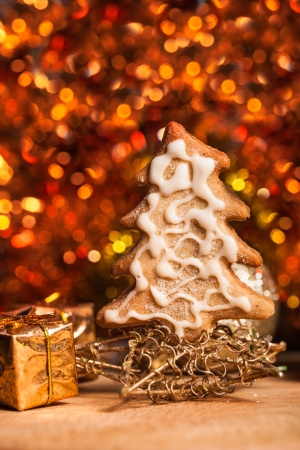 Traditional christmas gingerbread, firtree figure and bearの写真素材